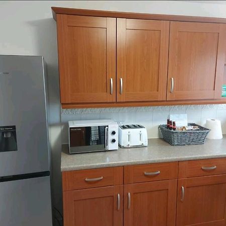 2 Bedroom Apartment Exhall ภายนอก รูปภาพ
